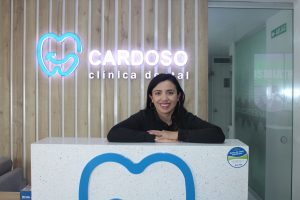 La fundadora de Clínica DENTAL CARDOSO comentó que el interés por los tratamientos estéticos ha crecido exponencialmente, en gran parte debido al auge del TikTok