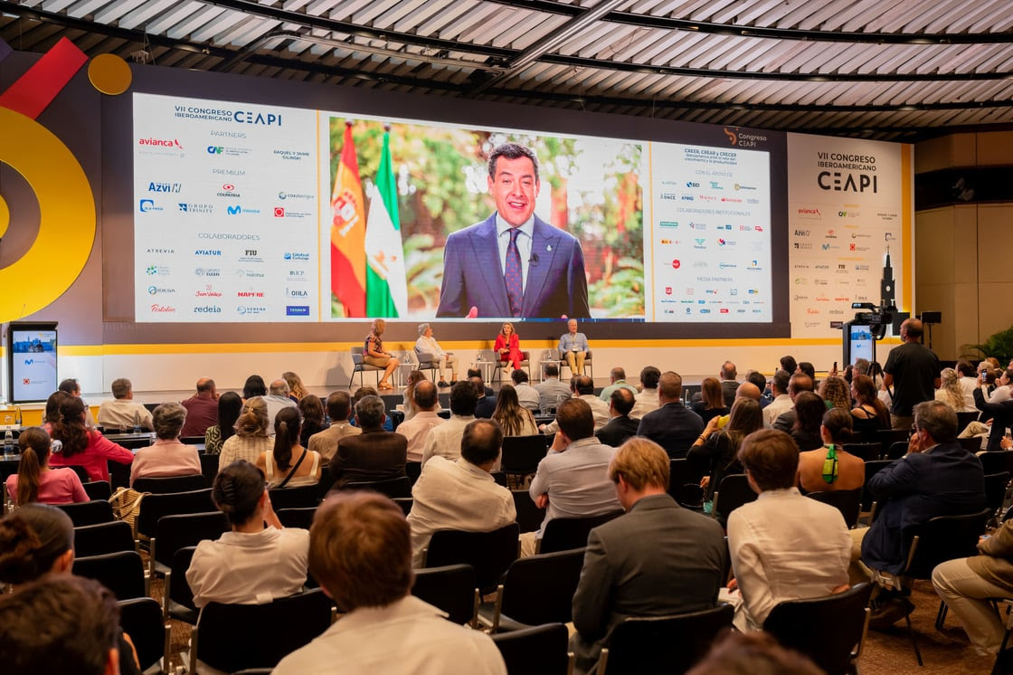 El presidente de Andalucía, Juanma Moreno, interviene en el VII Congreso Iberoamericano CEAPI, en junio de 2024 en Cartagena de Indias, Colombia