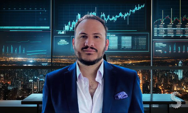 Retrato de Gustavo Gameros, empresario e inversionista mexicano, durante entrevista sobre la expansión de sus marcas de comida mexicana en Nueva York y Nueva Jersey.