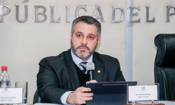 El fiscal paraguayo Manuel Doldán durante una conferencia de prensa sobre el caso de Hernán “El Abuelo” Bermúdez.
